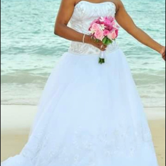 Dresses & Skirts - Wedding Dress